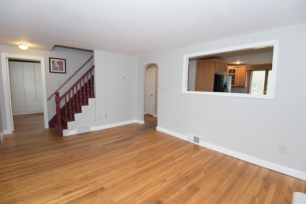 8 Rockaway Road Auburn, MA 01501 - Photo 4 of 30 Gallery Image 4