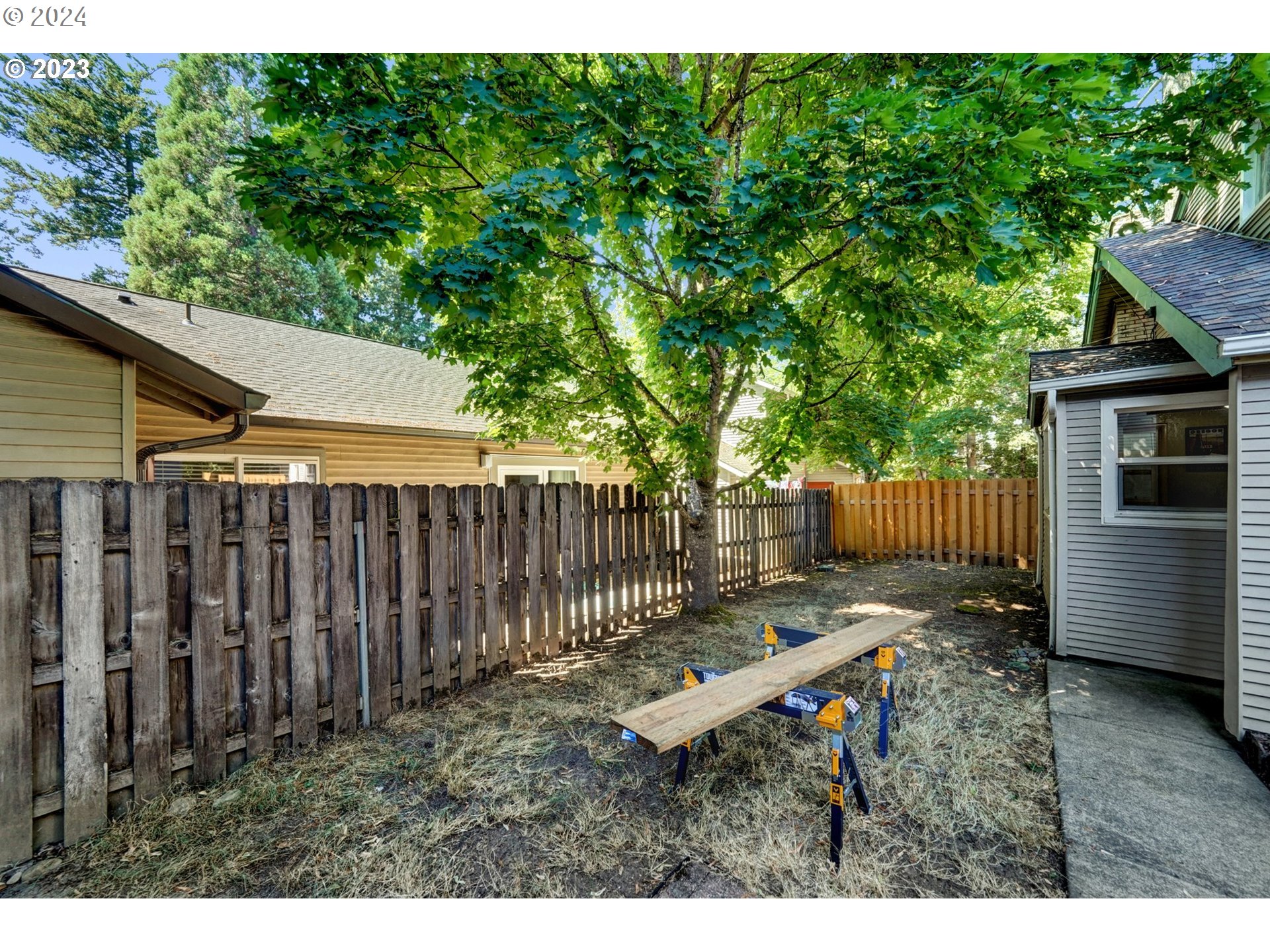 12638 Southeast Foster Road, Unit 12 Portland, OR 97236 - Photo 29 of 32 a backyard of a house with lots of green space