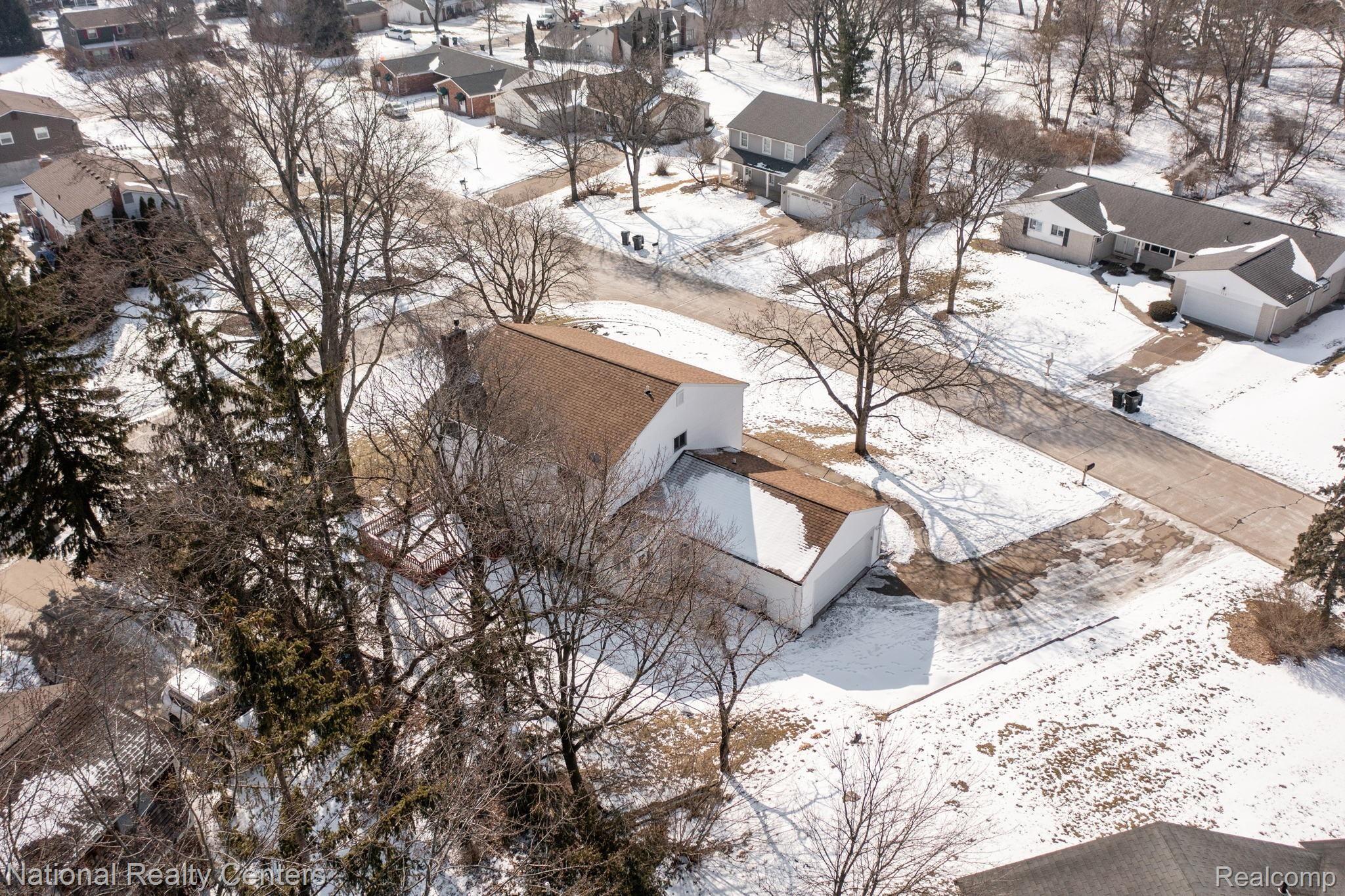 755 Lake Forest Road Rochester, MI 48309 - Photo 12 of 66 Private Elevated Home Nestled in University Hills Subdivision