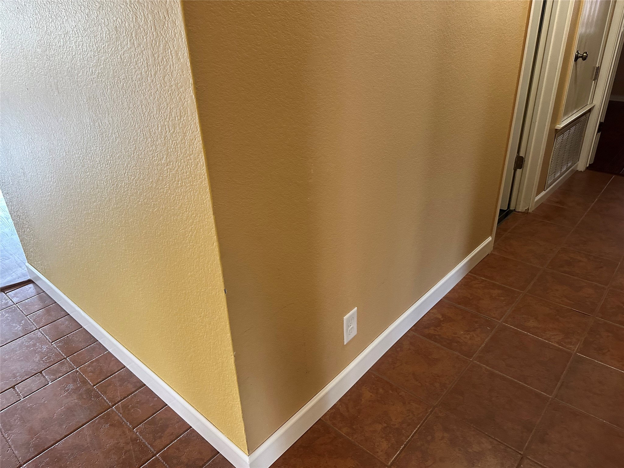 2114 Desco Drive Austin, TX 78748 - Photo 5 of 40 Baseboards were recently painted!