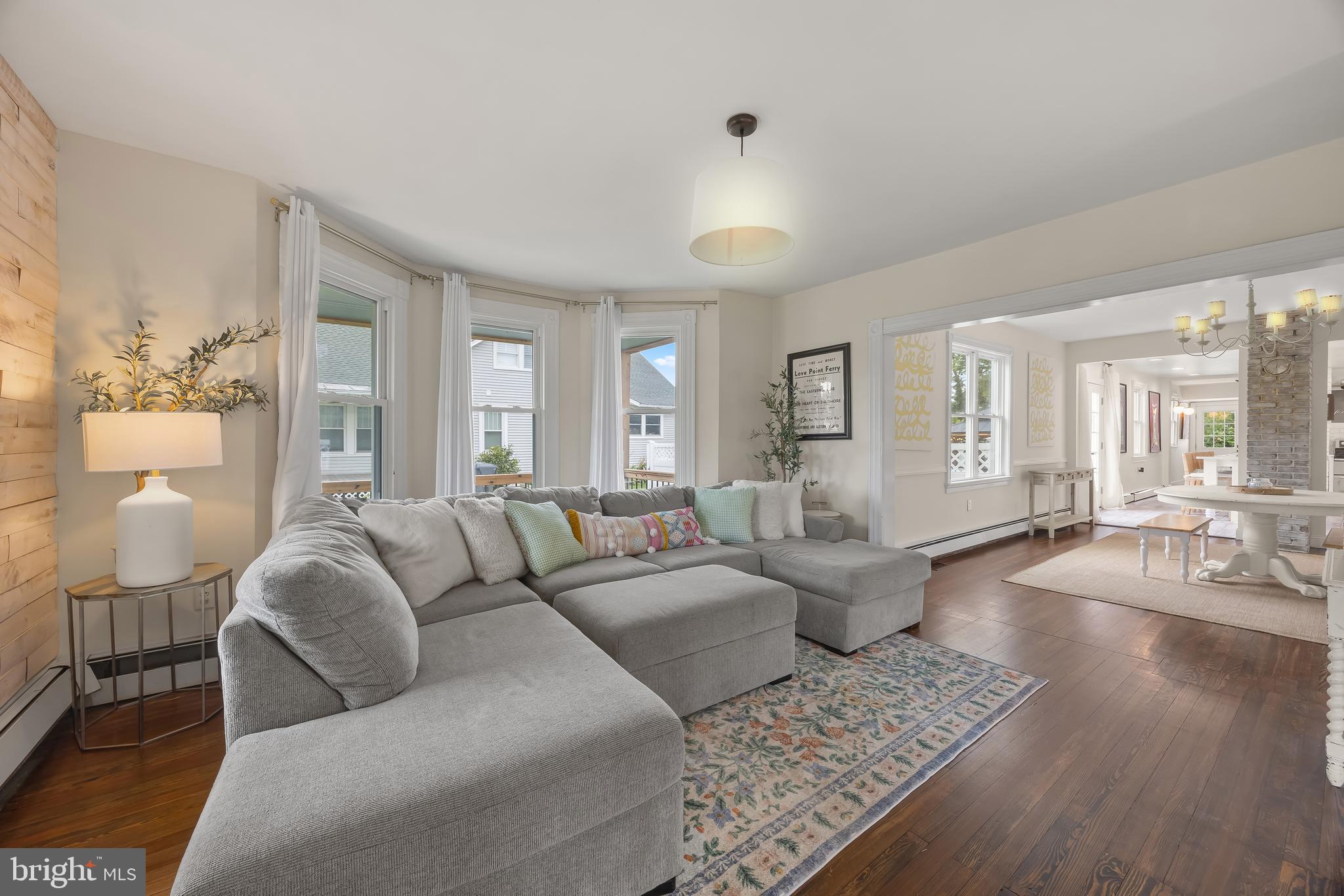 618 Love Point Road Stevensville, MD 21666 - Photo 5 of 41 Light-filled living room