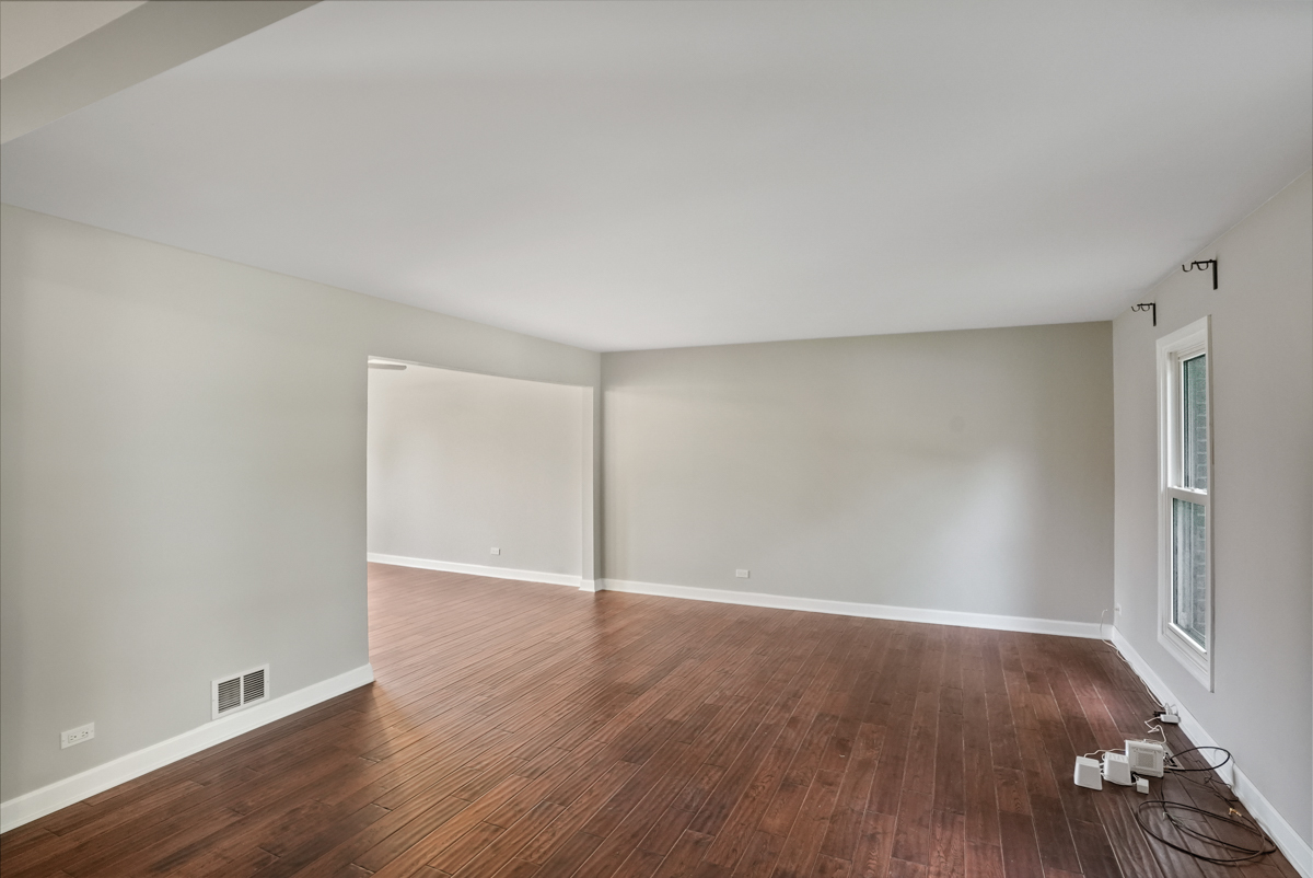 545 Ridgefield Drive Roselle, IL 60172 - Photo 4 of 24