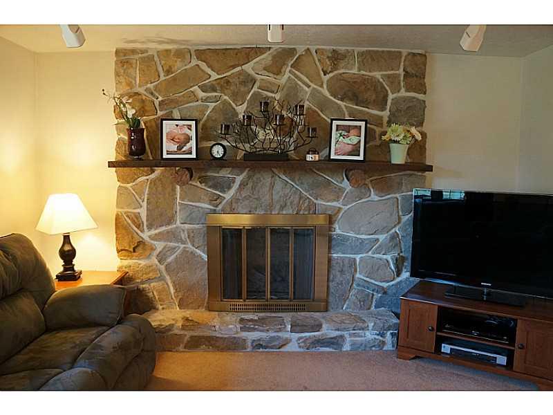 1917 Hill Road Monaca, PA 15061 - Photo 12 of 19 Living Room.