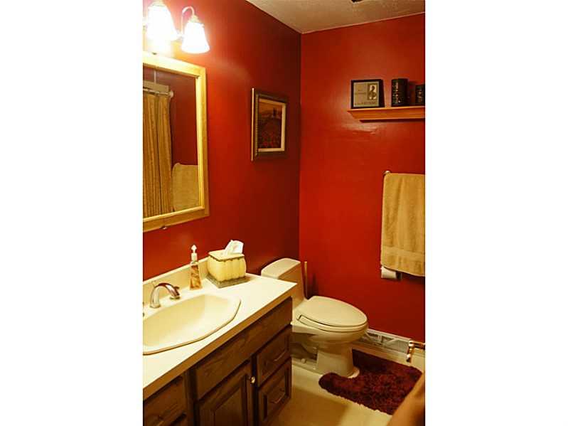 1917 Hill Road Monaca, PA 15061 - Photo 8 of 19 Full Bath.