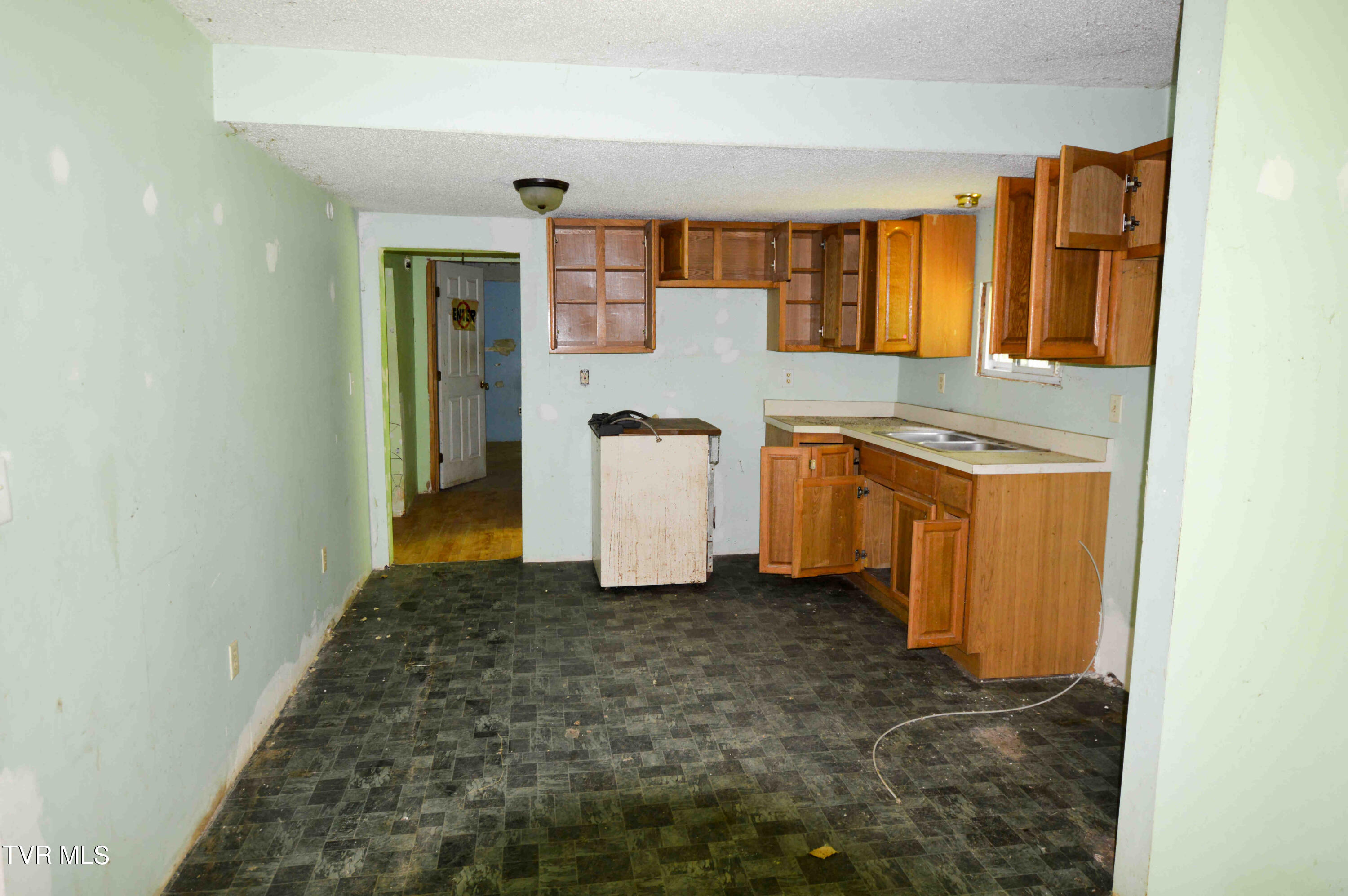 851 Browns Branch Road Hampton, TN 37658 - Photo 16 of 40 851 Browns-14-01