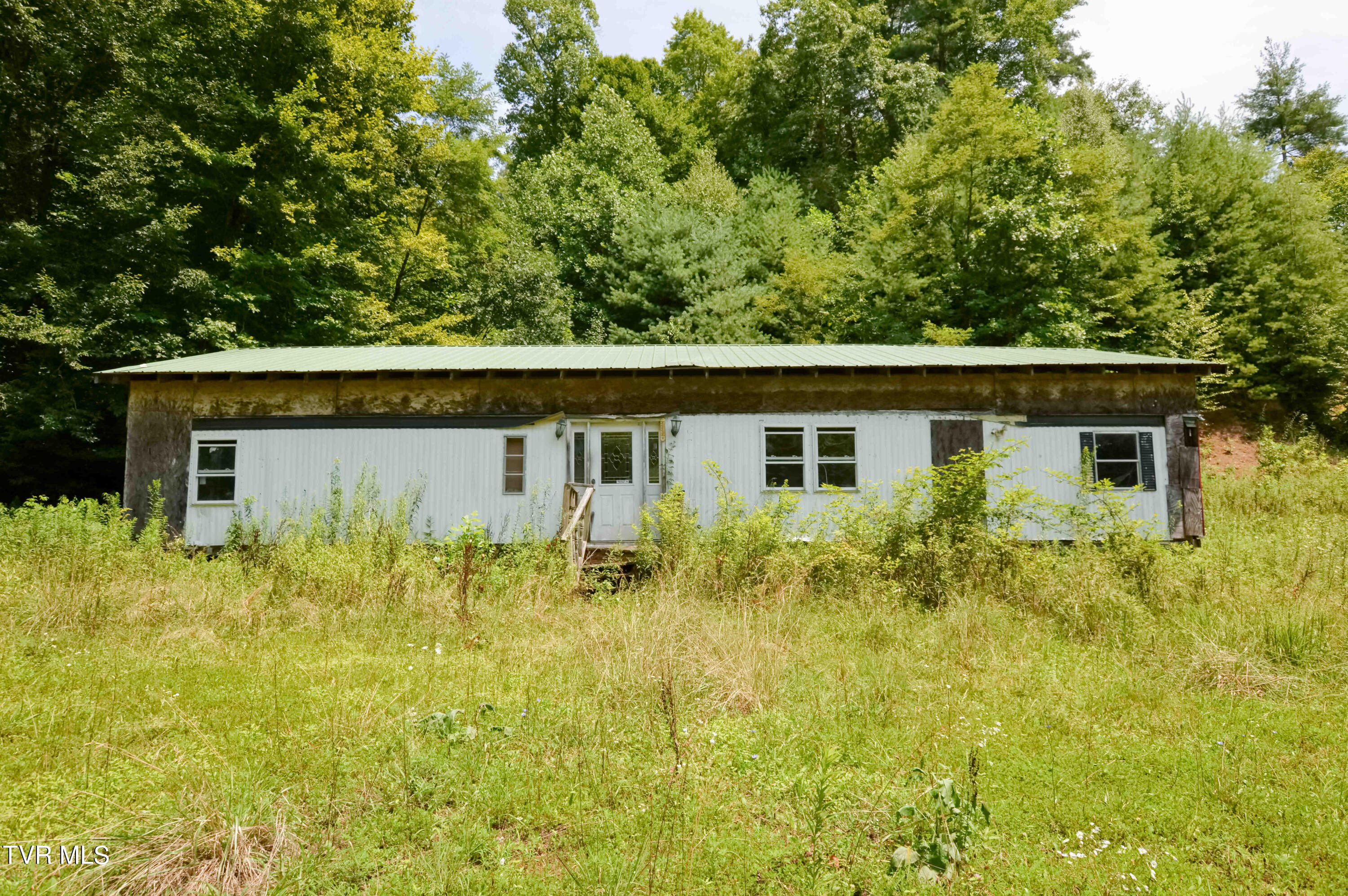 851 Browns Branch Road Hampton, TN 37658 - Photo 18 of 40 851 Browns-16-01
