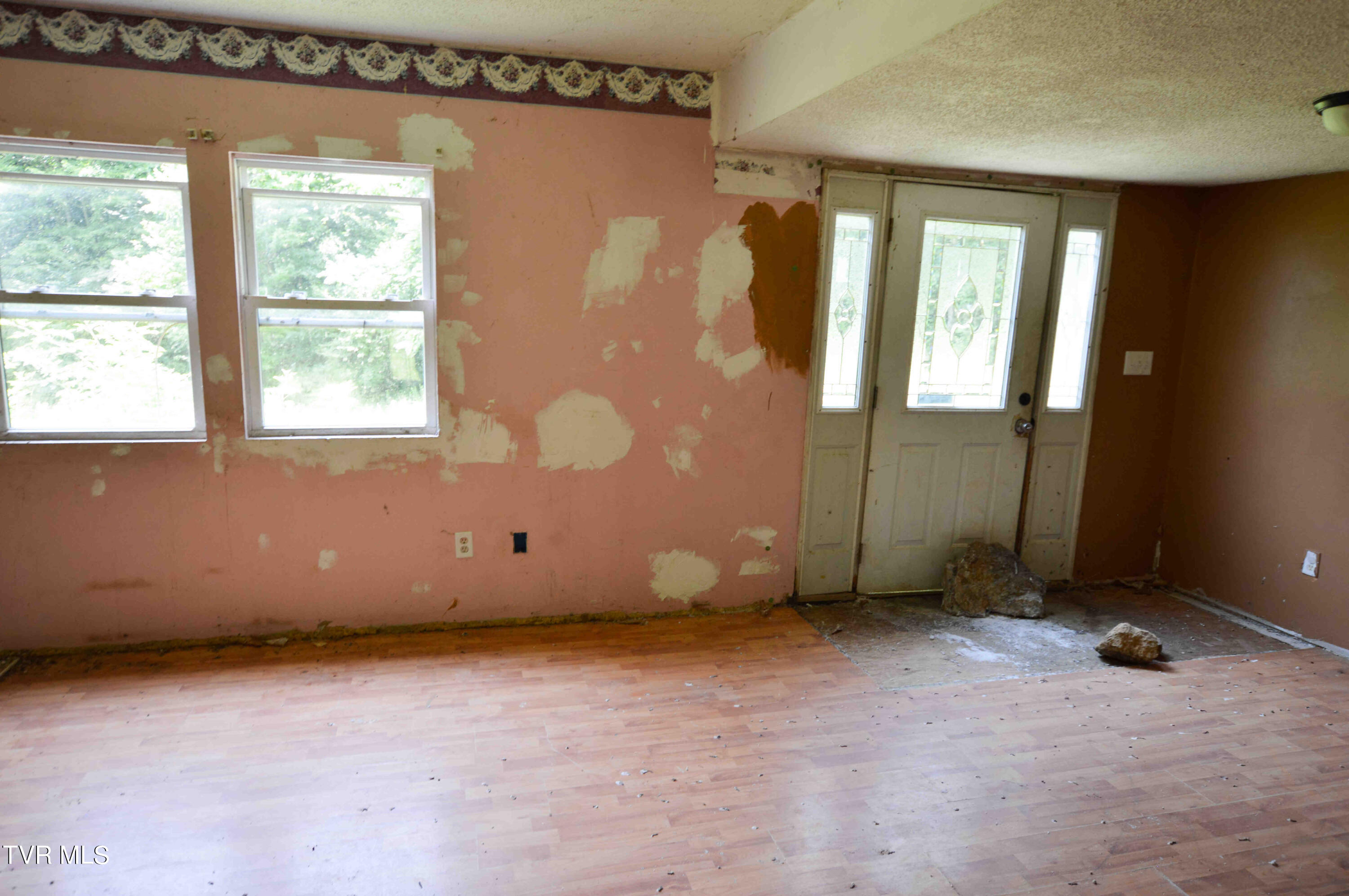 851 Browns Branch Road Hampton, TN 37658 - Photo 8 of 40 851 Browns-6-01