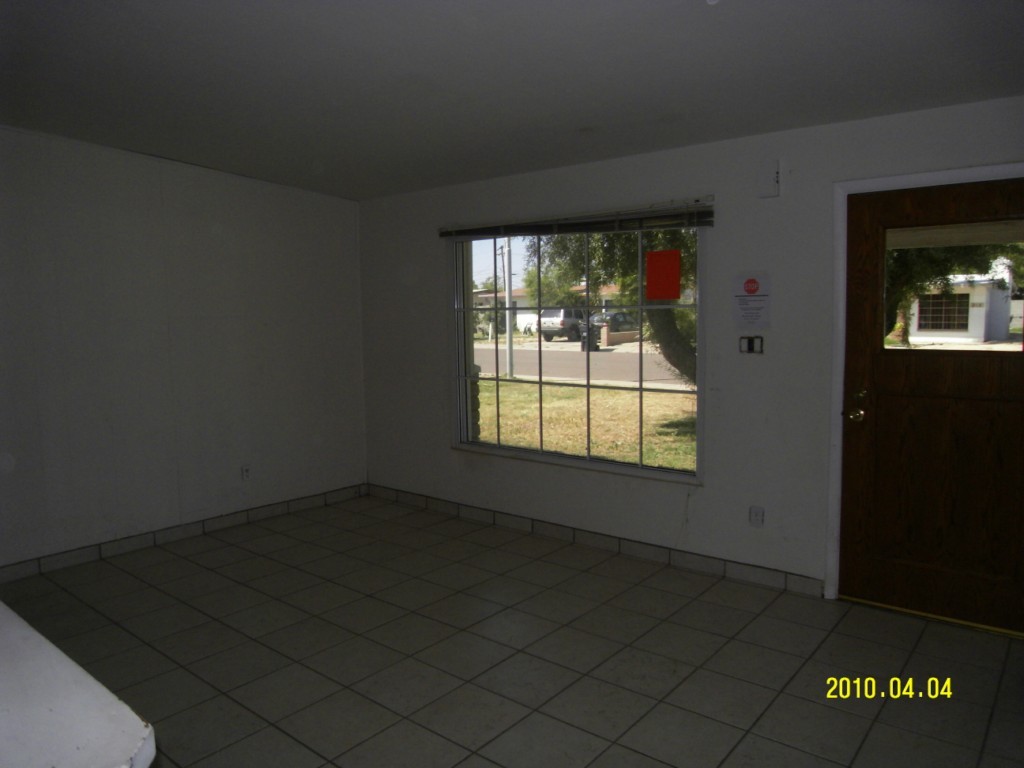 309 South Roberts Road Tempe, AZ 85281 - Photo 3 of 9 Family Room