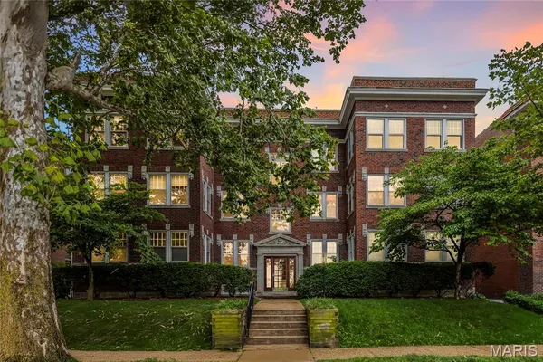 $365,000 | 6300 Northwood Avenue, Unit 3W, Clayton, MO 63105