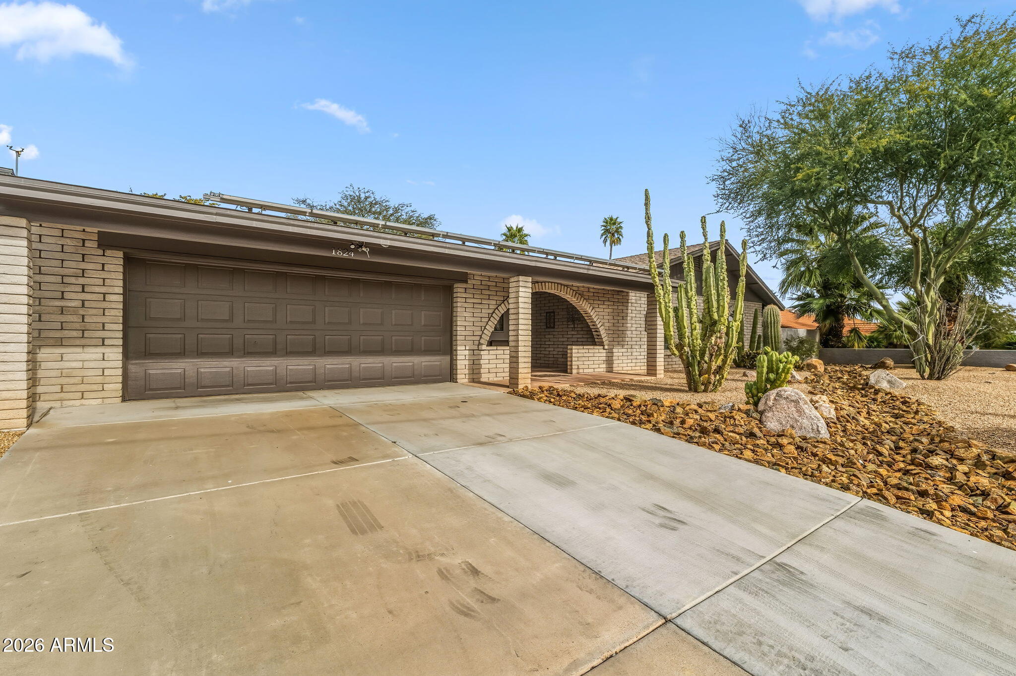 1824 East Ronald Road Phoenix, AZ 85022 - Photo 4 of 58 4-web-or-mls-DSC_3004