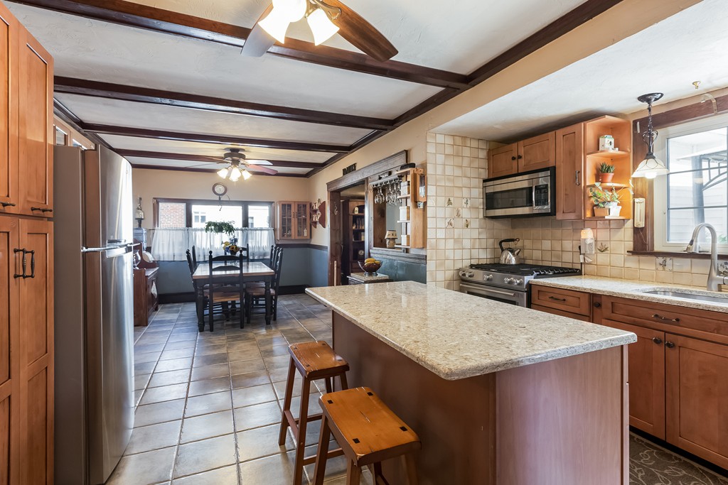 25 Partridge Road Weymouth, MA 02190 - Photo 7 of 21