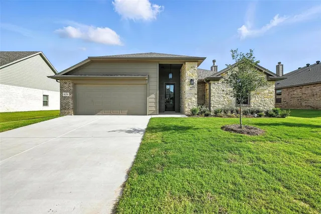 $418,900 | 629 Mooney Drive, Saginaw, TX 76179