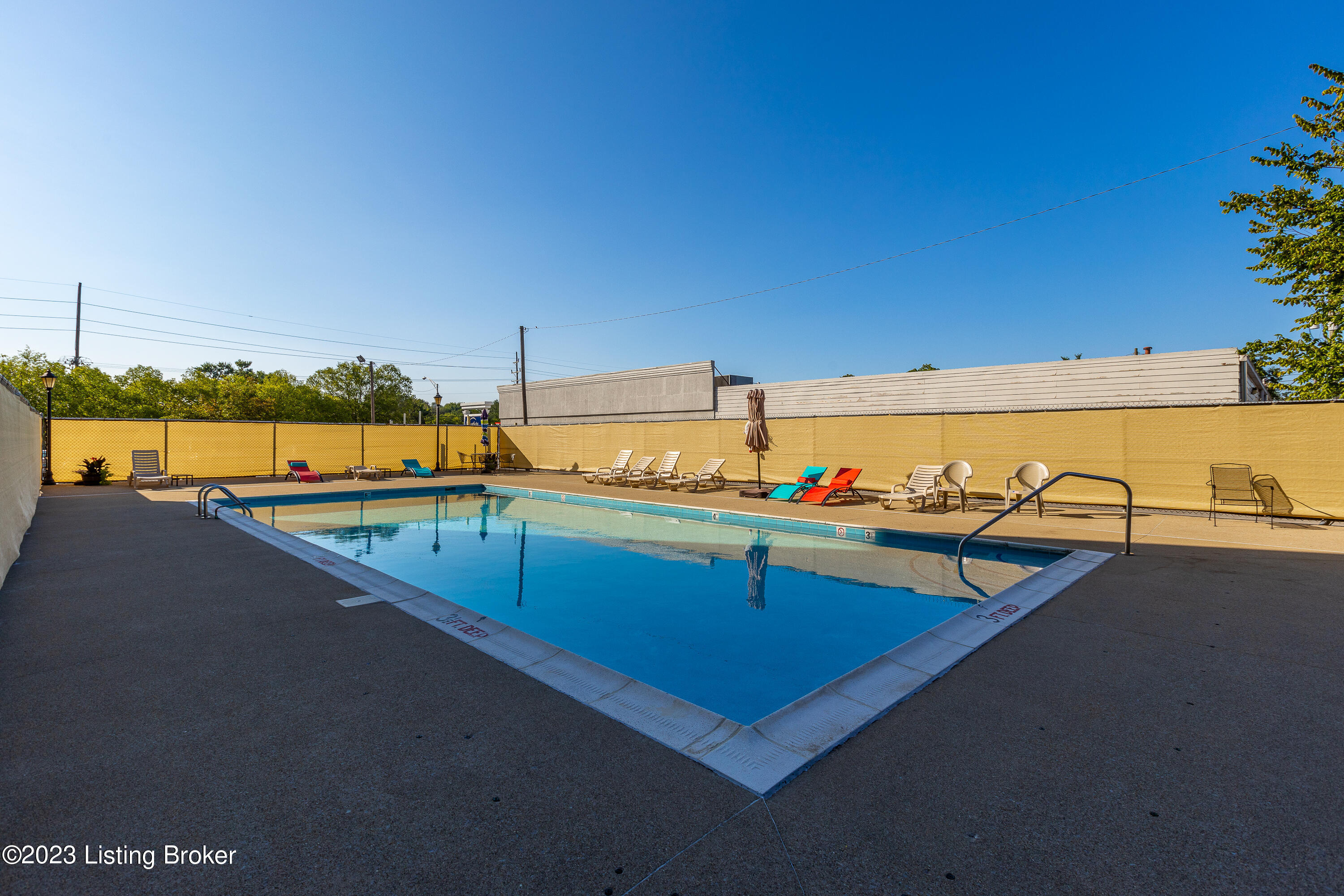 2121 Nicholasville Road, Unit 402 Lexington, KY 40503 - Photo 28 of 39 Pool