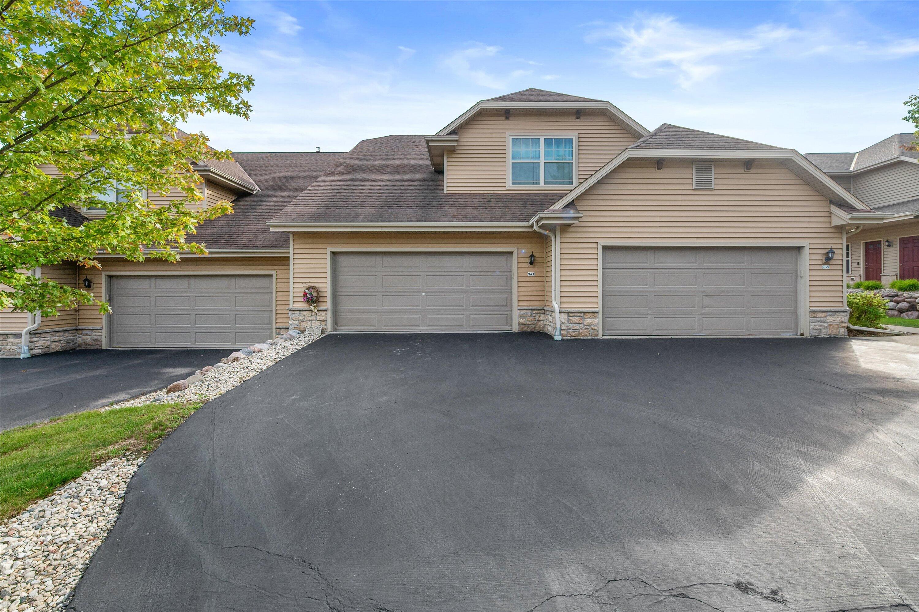 941 Autumn Ridge Lane, Unit 941 Hartford, WI 53027 - Photo 23 of 29 24-DSC0983