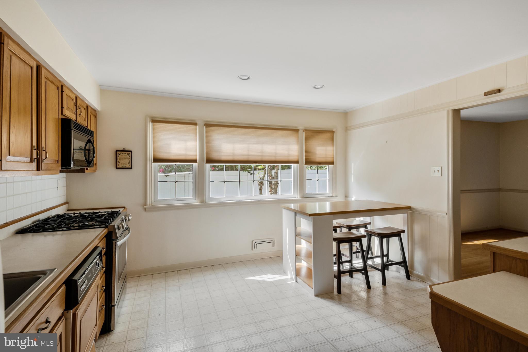 151 Pearl Croft Road Cherry Hill, NJ 08034 - Photo 15 of 32