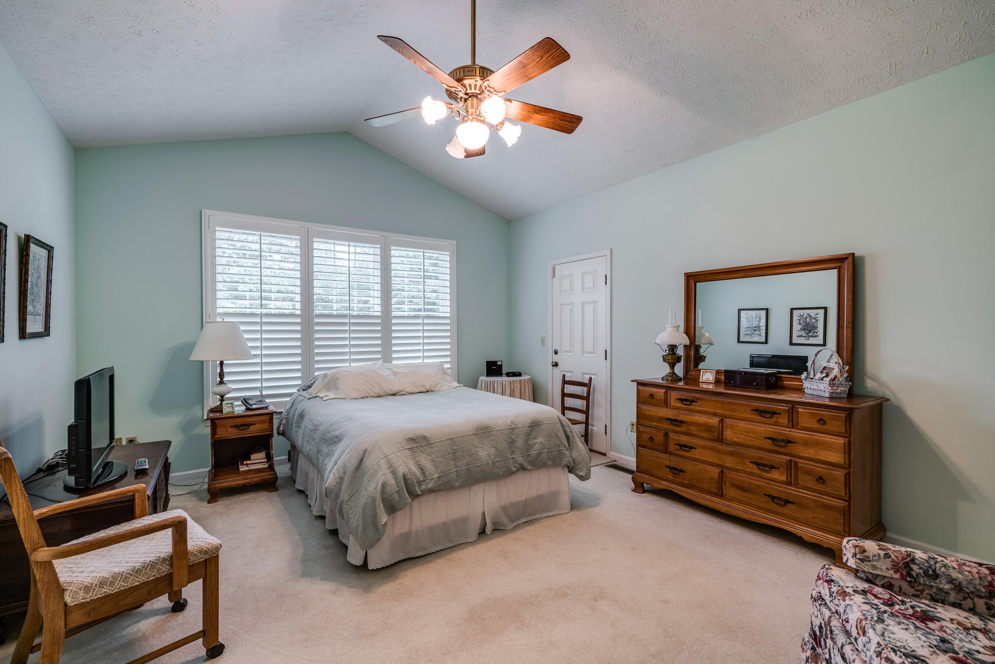 2012 Ona Road Crossville, TN 38572 - Photo 18 of 40 Spacious for your bedroom set