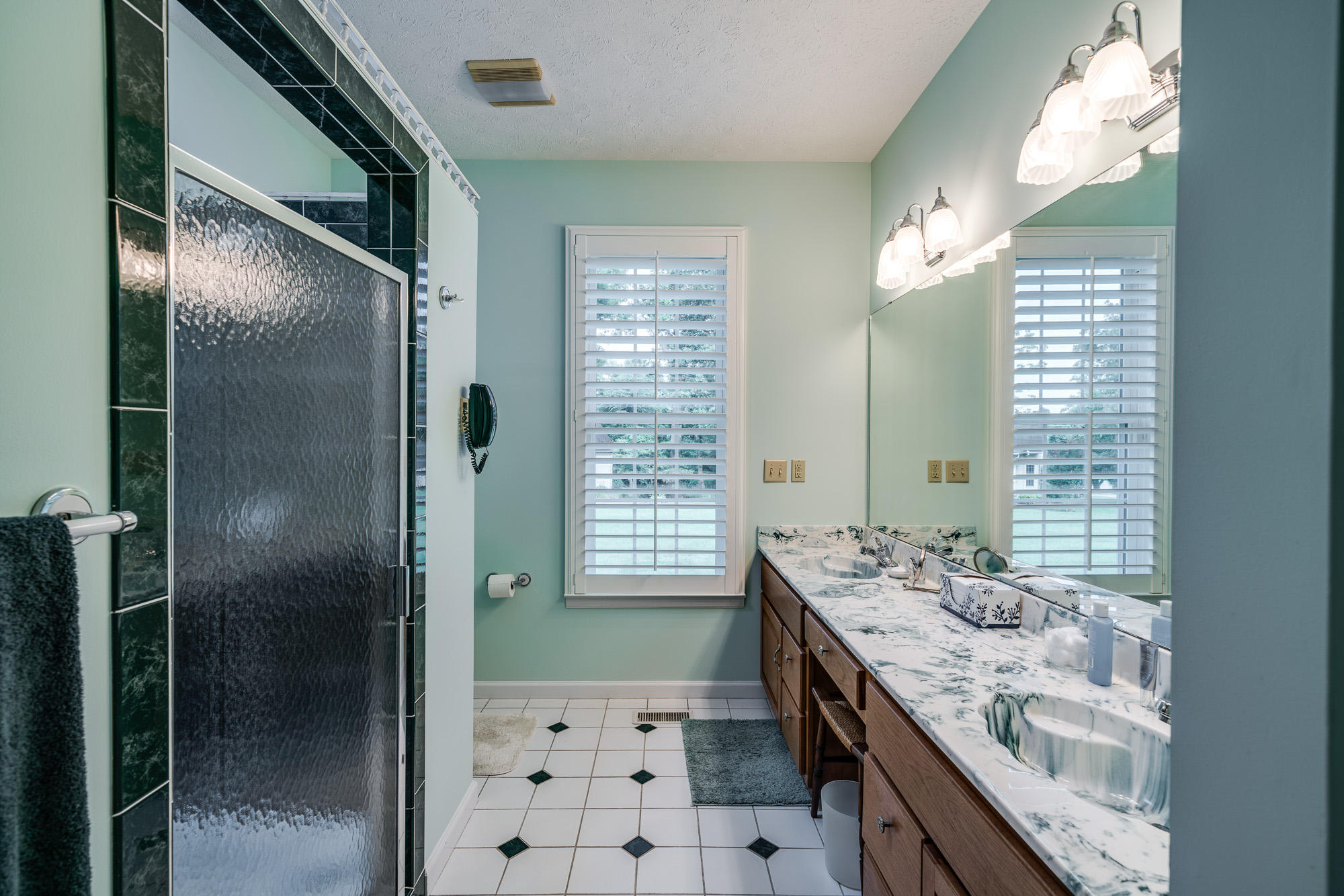 2012 Ona Road Crossville, TN 38572 - Photo 20 of 40 Walk in shower
