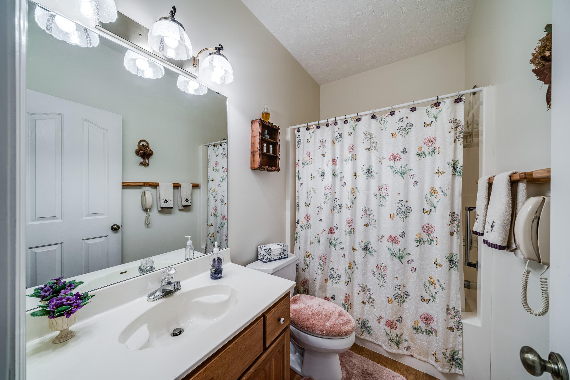 2012 Ona Road Crossville, TN 38572 - Photo 26 of 40 Guest bathroom