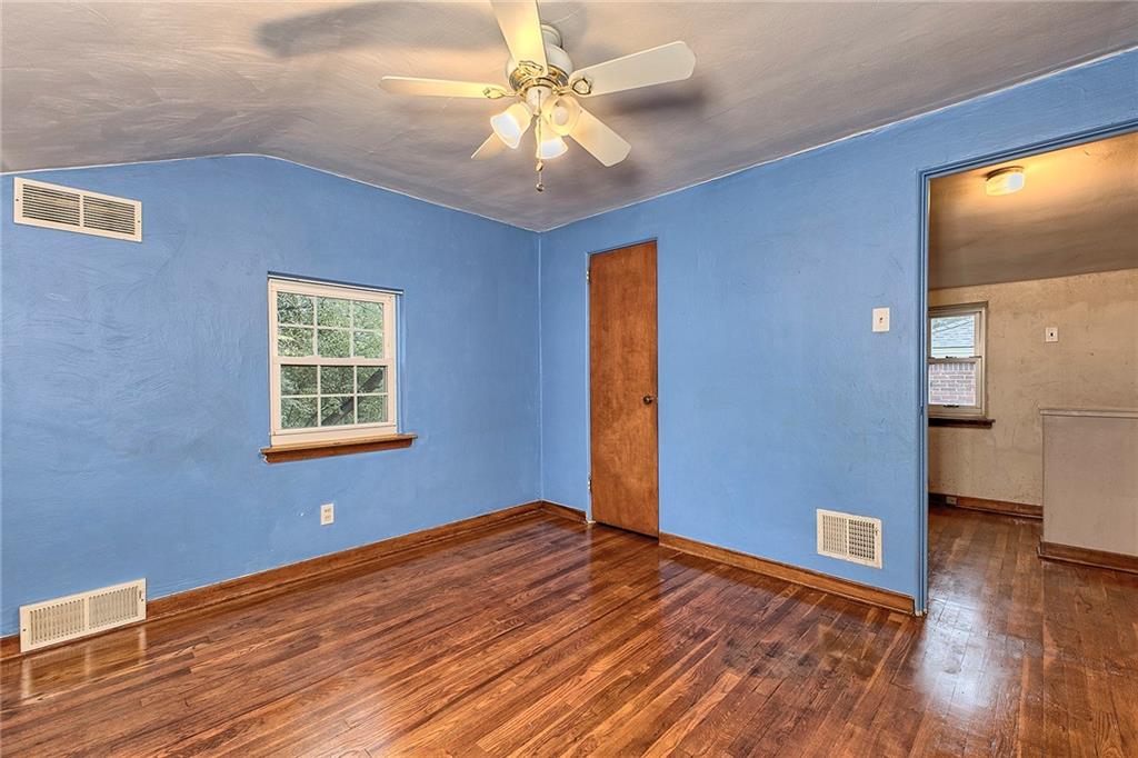 929 Roland Road Pittsburgh, PA 15221 - Photo 17 of 28 Gallery Image 17