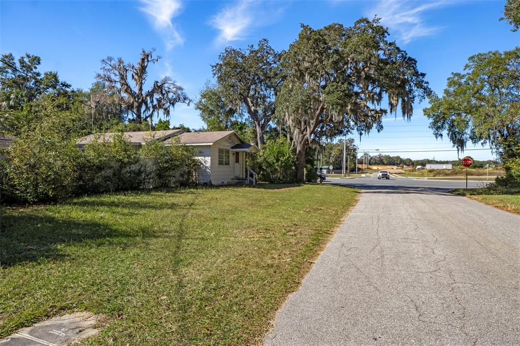3228 West Laurel Street Lecanto, FL 34461 - Photo 20 of 21 a view of a garden with trees