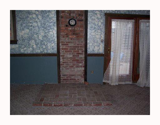 2285 Hookstown Grade Road Coraopolis, PA 15108 - Photo 2 of 8 Den/Family/Great Room. 19x10 familyroom on the first floor.