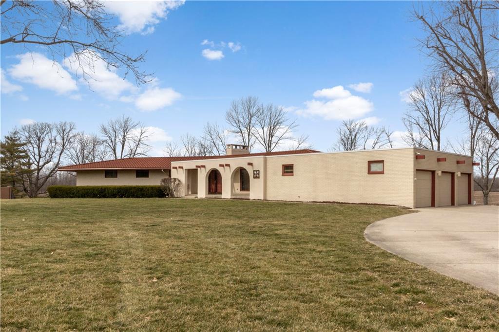 4430 North Riverside Drive Columbus, IN 47203 - Photo 1 of 45 Gallery Image 1