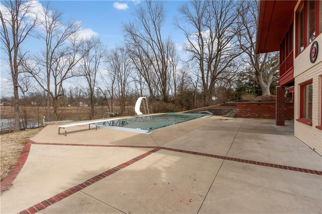 4430 North Riverside Drive Columbus, IN 47203 - Photo 7 of 45 Gallery Image 7