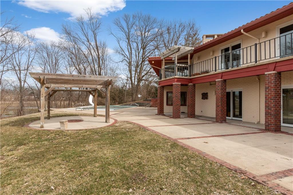 4430 North Riverside Drive Columbus, IN 47203 - Photo 8 of 45 Gallery Image 8
