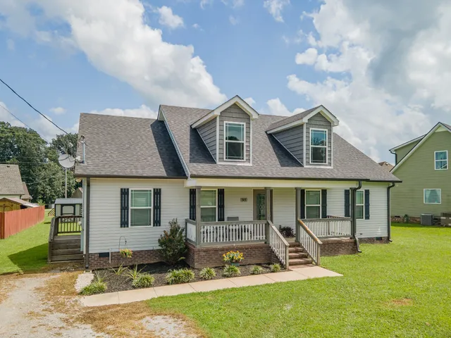 a view of a yard in front of a house