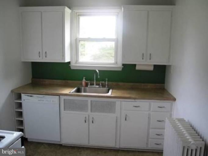 4 Cinder Road Lutherville-Timonium, MD 21093 - Photo 7 of 9 Kitchen