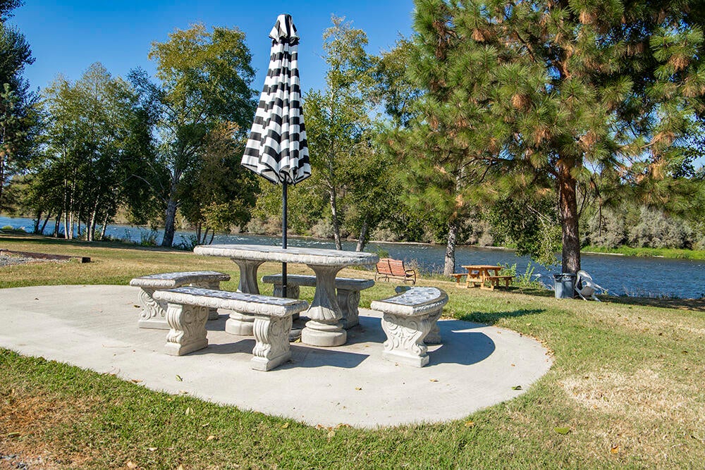 5076 Leonard Road, Unit 105 Grants Pass, OR 97527 - Photo 43 of 50 42