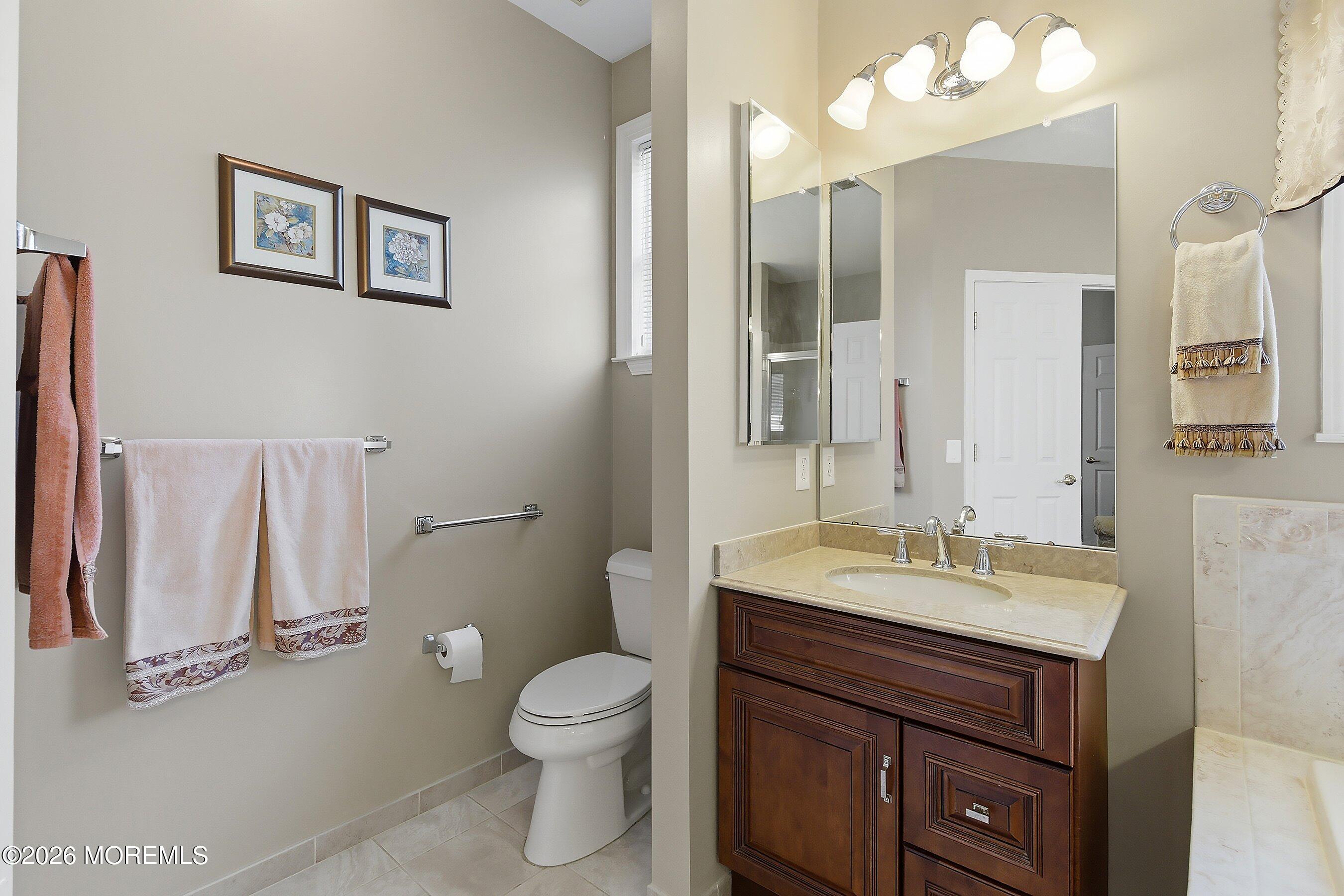 38 Banstead Way Jackson, NJ 08527 - Photo 21 of 50 Primary Bath