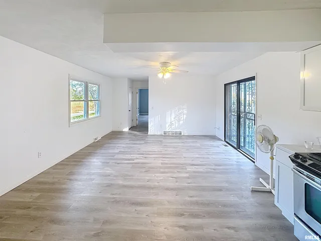 $169,900 | 6520 Highway 150, Alpha, IL 61413