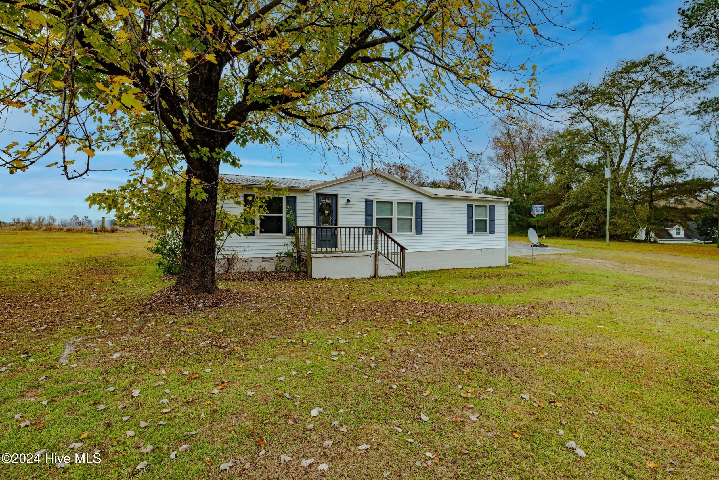 1236 Gregory Fork Road Richlands, NC 28574 - Photo 6 of 48 6