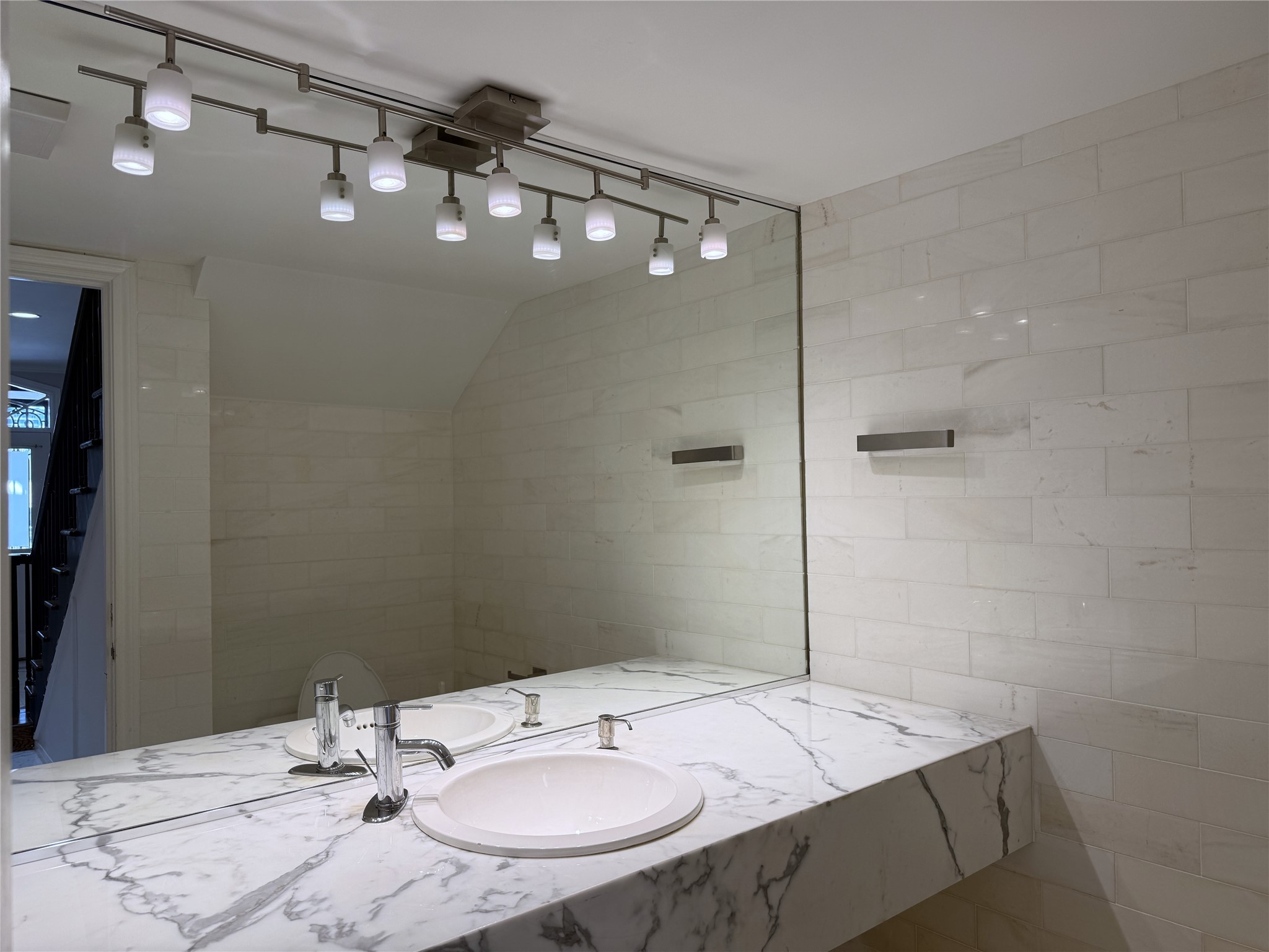 2813 Saint Street Houston, TX 77027 - Photo 21 of 39 The 1/2 offers a marble counter top & tile walls.