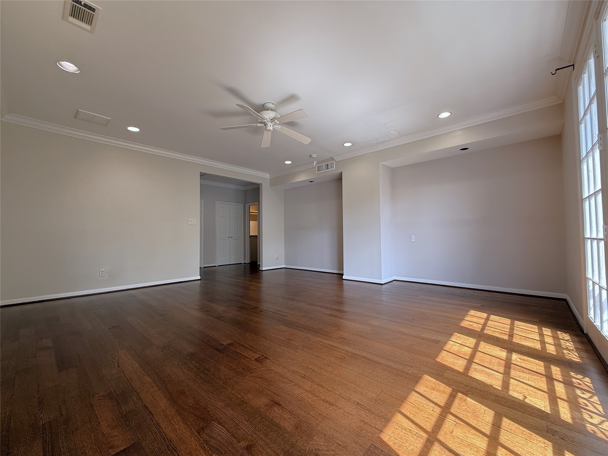 2813 Saint Street Houston, TX 77027 - Photo 29 of 39 Ceiling fan and recessed lighting.