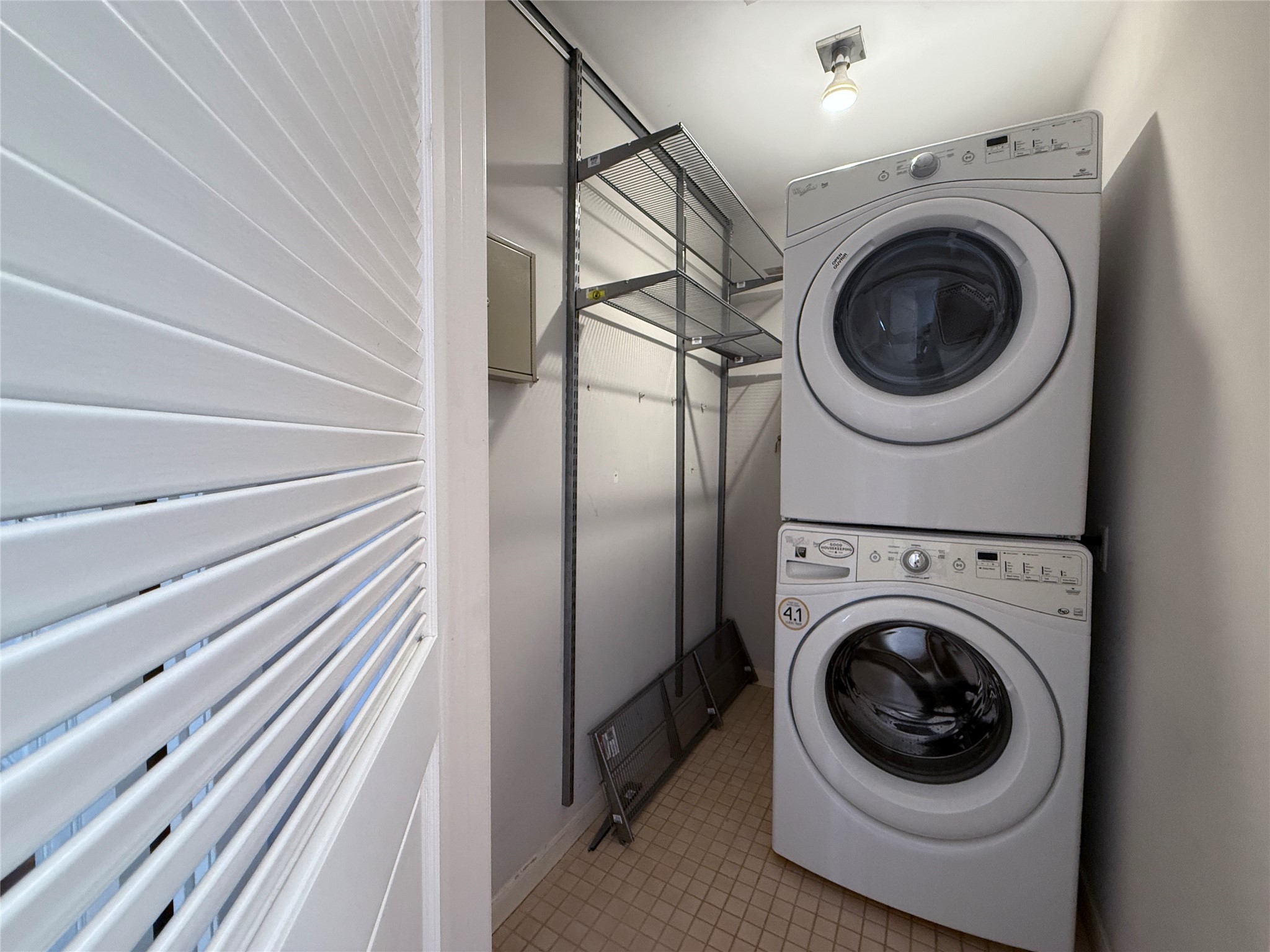 2813 Saint Street Houston, TX 77027 - Photo 35 of 39 Washer/dryer included!