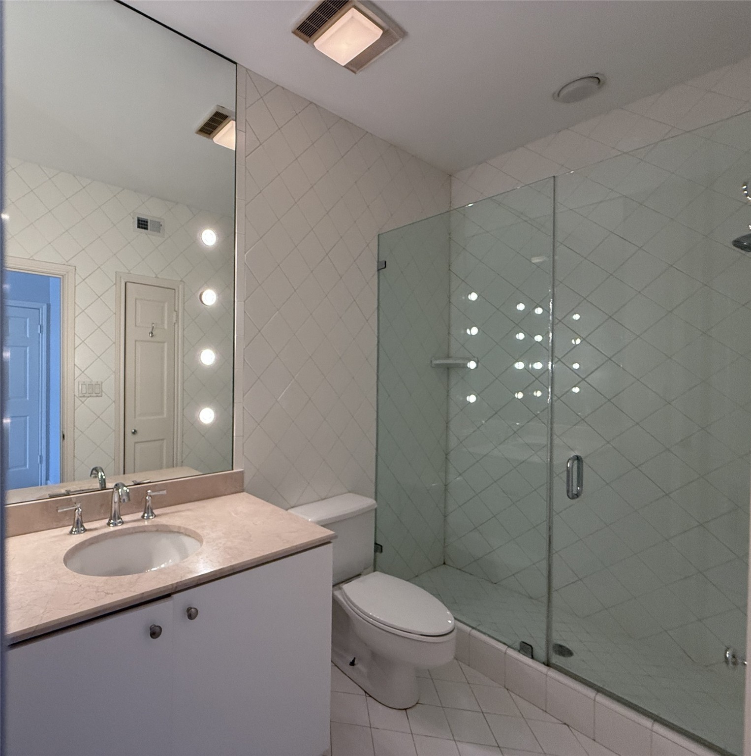 2813 Saint Street Houston, TX 77027 - Photo 37 of 39 The 2nd secondary bathroom.