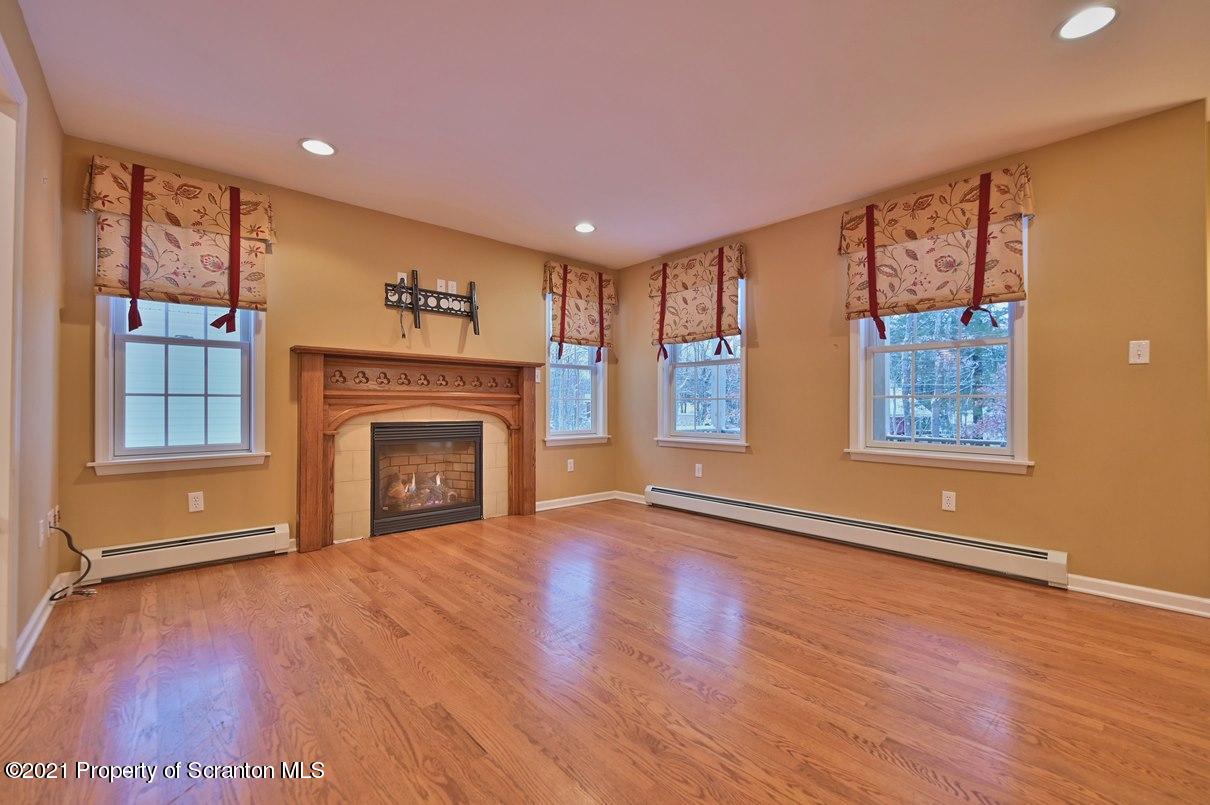 19 Wagon Road Lake Ariel, PA 18436 - Photo 12 of 104 Gallery Image 12