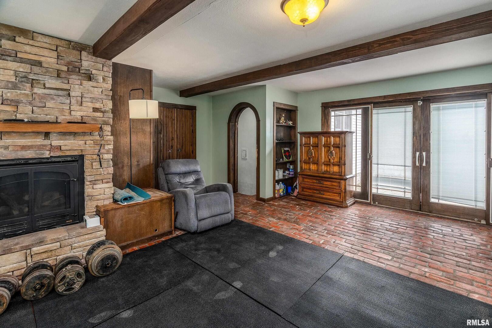 2101 Walnut Street Murphysboro, IL 62966 - Photo 35 of 55 a living room with furniture and a fireplace
