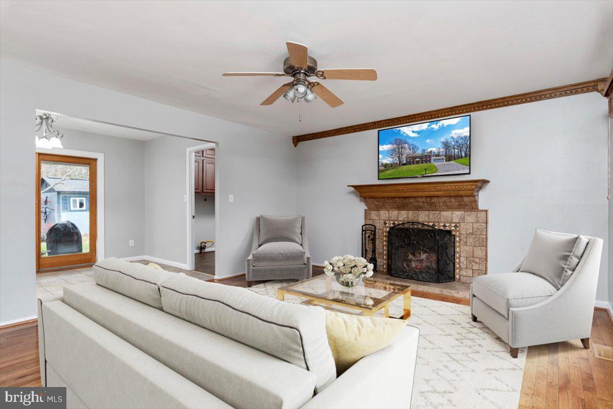 2167 Tulsa Road Sykesville, MD 21784 - Photo 13 of 37 Cozy family room