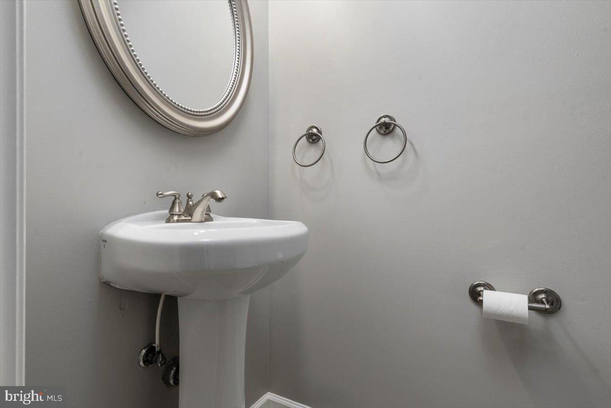 2167 Tulsa Road Sykesville, MD 21784 - Photo 16 of 37 Main floor half bath