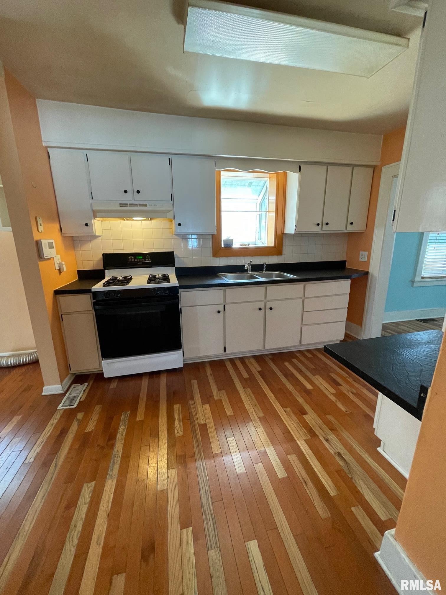 2436 Holmes Avenue Springfield, IL 62704 - Photo 6 of 7