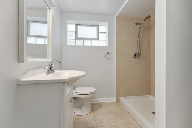 $2,900 | 2931 North 76th Avenue, Elmwood Park, IL 60707