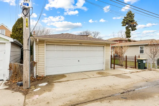 $2,900 | 2931 North 76th Avenue, Elmwood Park, IL 60707