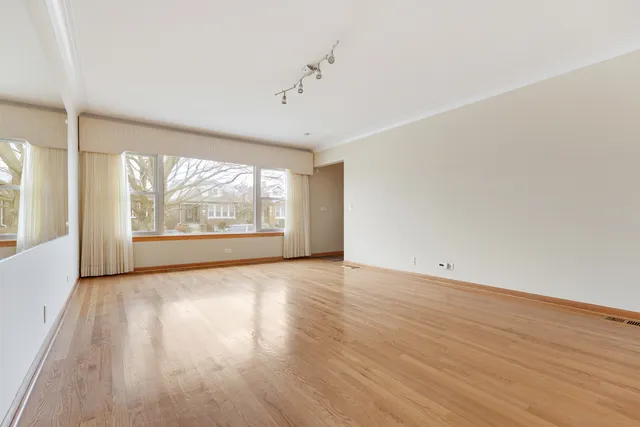 $2,900 | 2931 North 76th Avenue, Elmwood Park, IL 60707