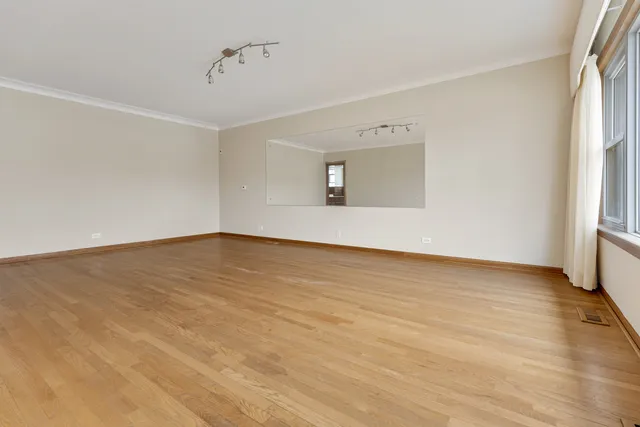 $2,900 | 2931 North 76th Avenue, Elmwood Park, IL 60707