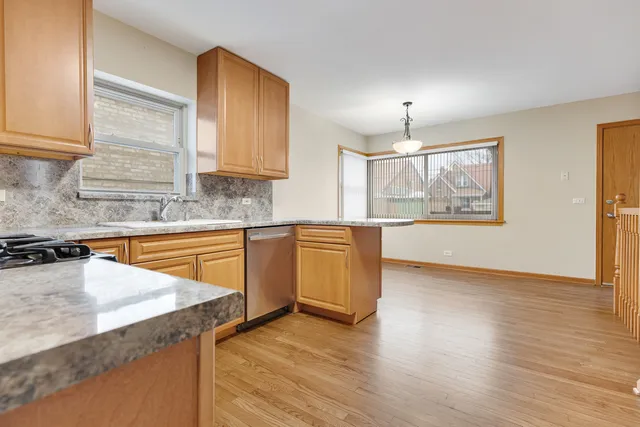 $2,900 | 2931 North 76th Avenue, Elmwood Park, IL 60707