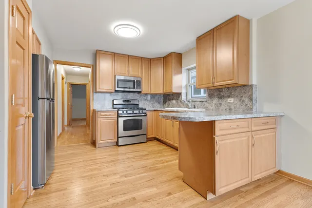 $2,900 | 2931 North 76th Avenue, Elmwood Park, IL 60707