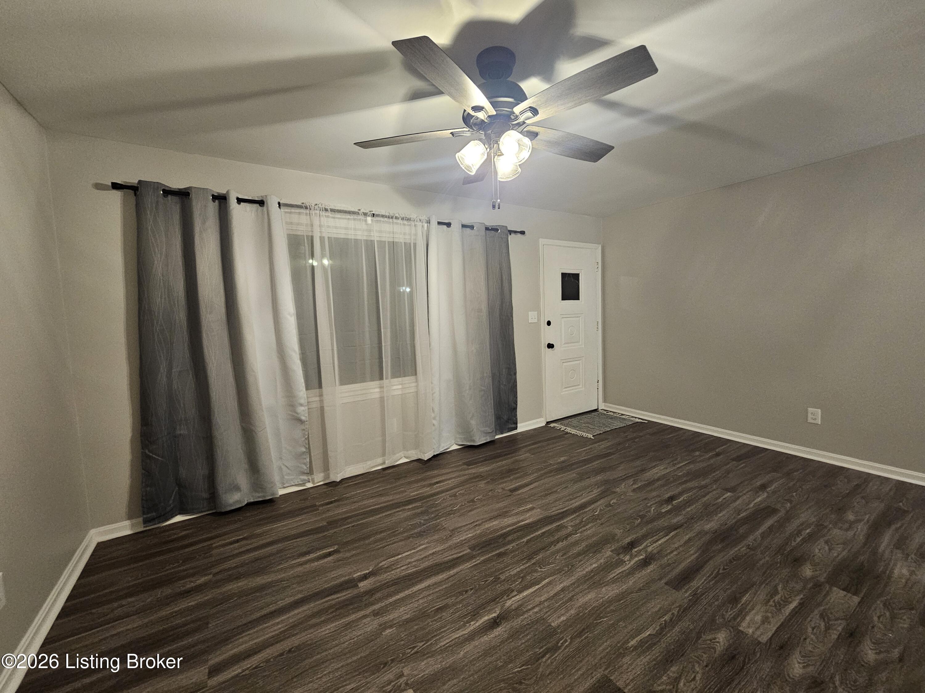 6719 Fernhaven Road Louisville, KY 40228 - Photo 2 of 26 Living Room